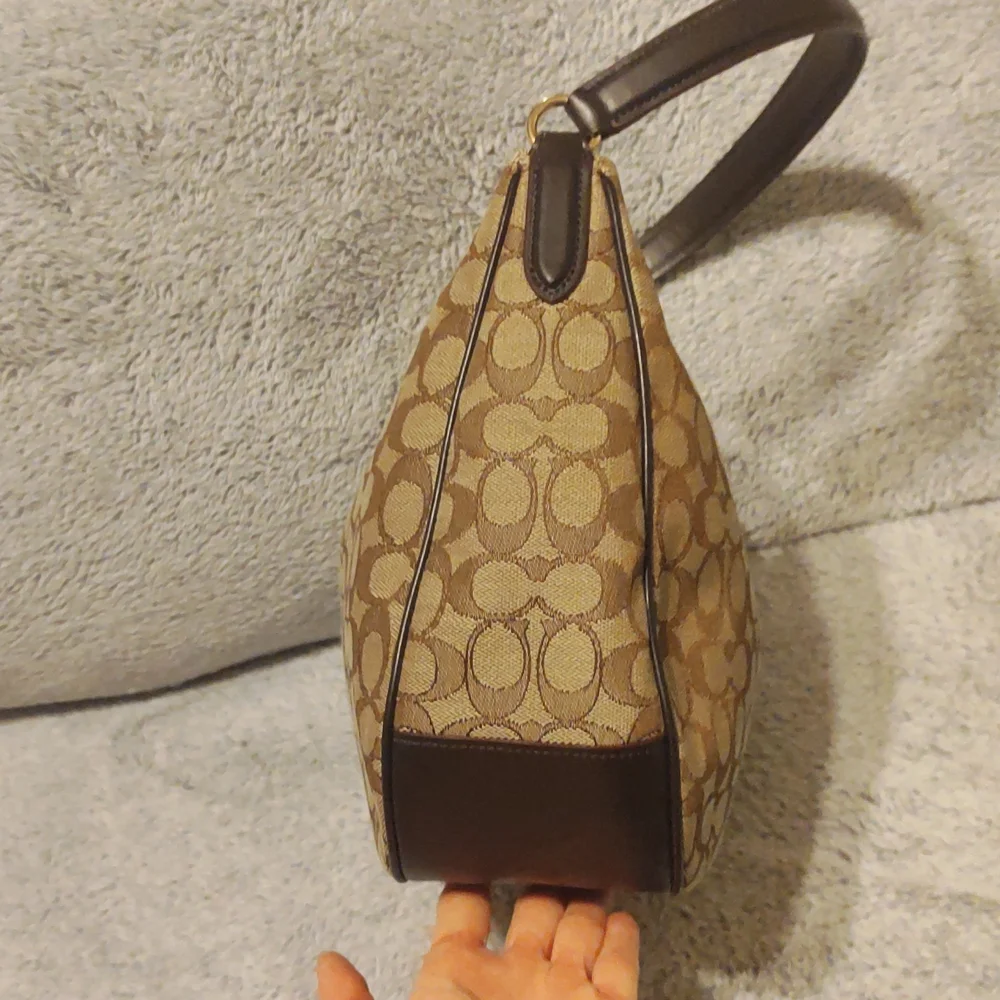 COACH Outline Signature Hobo EUC!! [FINAL PRICE] - Picture 7 of 13